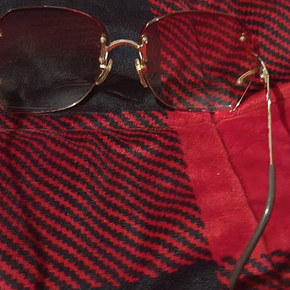 Gold Rimless Sunglasses - Picture 3 of 7